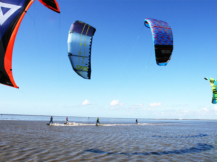 Kitesurfing